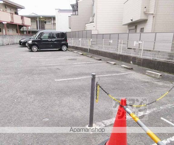 ドミール厨子奥 A棟の玄関写真