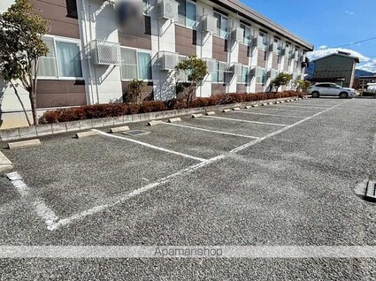 レオパレスグリーンライン[1K/26.08m2]の駐車場1