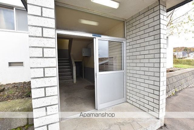しらかば公園前 旧国家公務員宿舎の玄関写真
