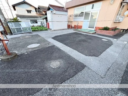 メゾン八幡[3DK/58m2]の駐車場