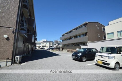 ヴィルドミール中今泉[2LDK/58.07m2]の駐車場