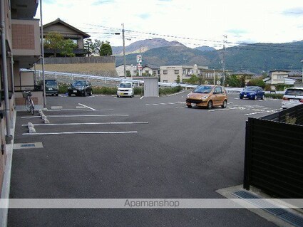 Ｖｉｅｗ　Ｃｒｅｓｔ[1K/40.5m2]の駐車場
