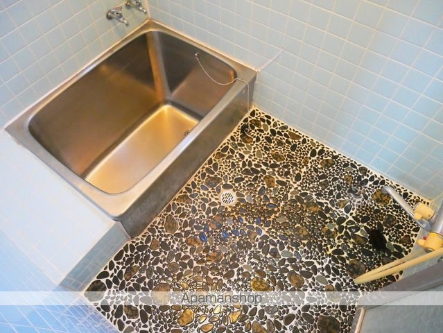 岩見沢市 2階建 築49年の内装写真