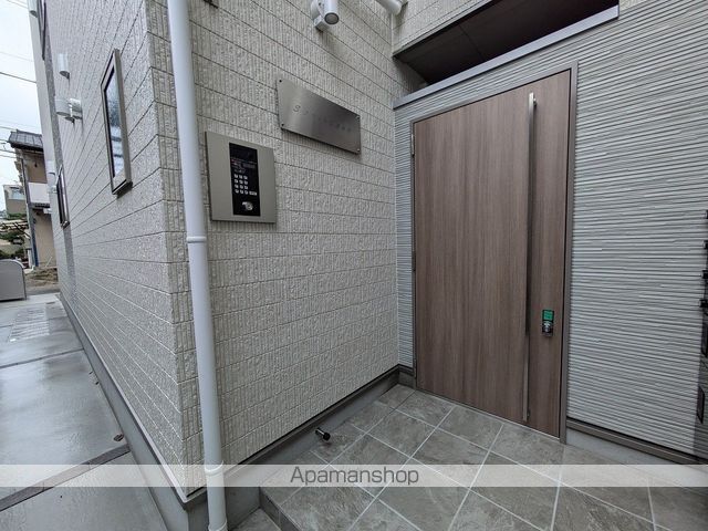 Sフラット江波本町の玄関写真