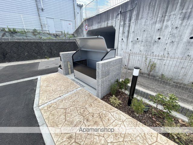 グランディール富雄南の玄関写真