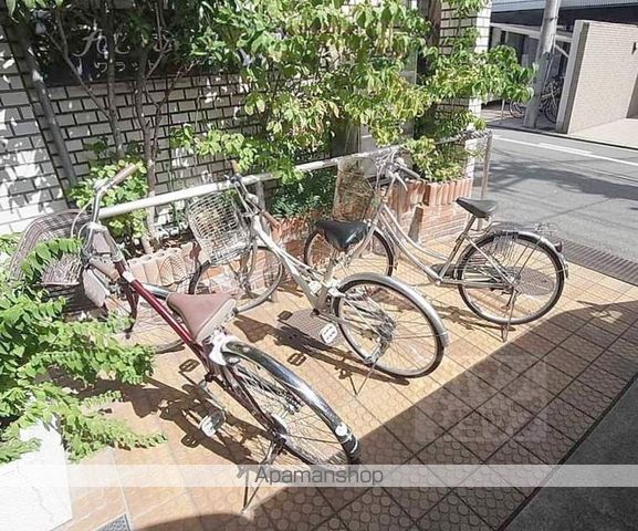 フラットオークウッドの外観写真