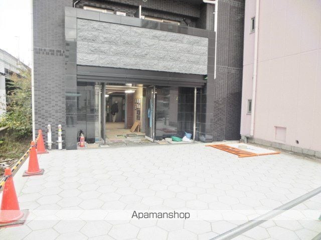 PRESSANCE松屋町駅前の玄関写真