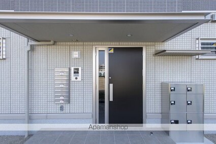 ＤーｒｏｏｍＣＶＩＩＩ[2LDK/56.99m2]のエントランス2