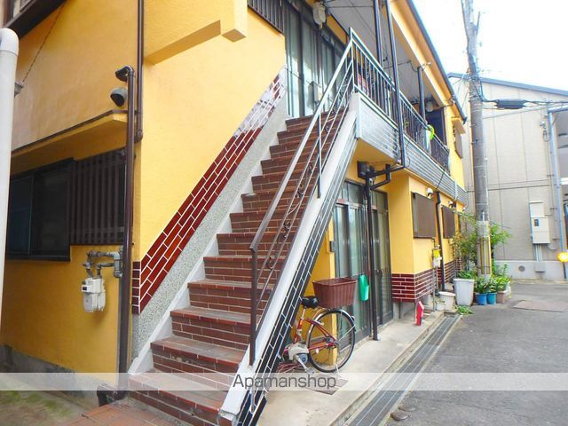 堀建第四アパートの玄関写真