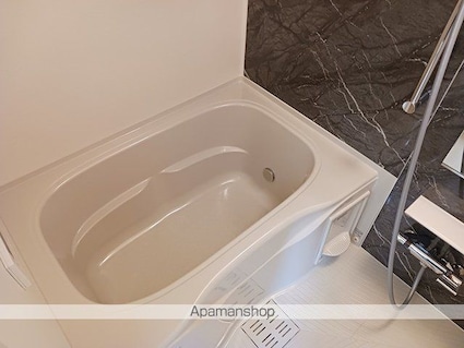 ヒカルサ甲府国母　イースト[2LDK/58.13m2]のバス