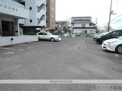 スカイビル萱町[2LDK/52.9m2]の駐車場2