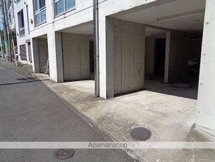 ＧＣ用賀[1R/25.25m2]の駐車場
