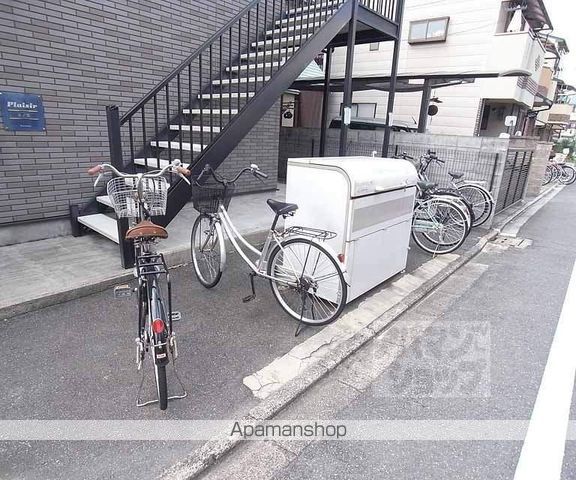 プレジール西ノ京の玄関写真