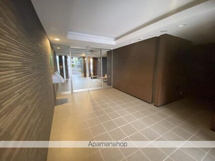 ロイヤルガーデン瓦町駅東[3LDK/71.96m2]のエントランス