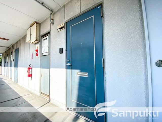 プレアール三番町の玄関写真