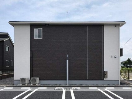 エバーレジデンス[1K/33.56m2]の駐車場