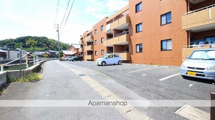 ウイング河和[2LDK/65.88m2]の駐車場2