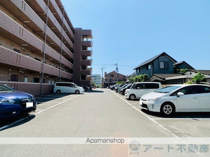 ユーミーＫＡＷＡＫＵＢＯ[2LDK/54.15m2]の駐車場4