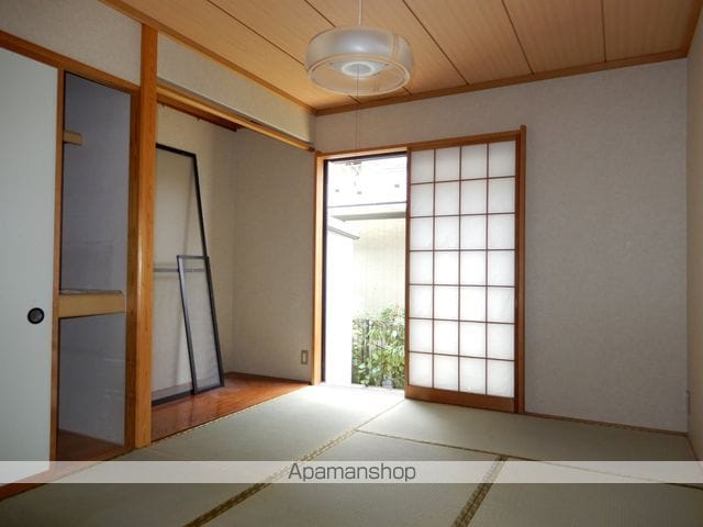 甲府市 2階建 築32年の内装写真