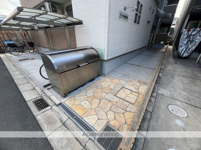 フジパレス河内花園V番館の玄関写真