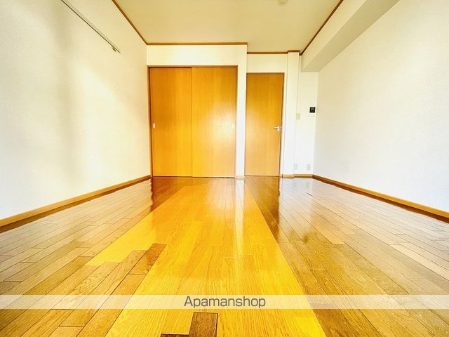 クリサンスレッドの内装写真