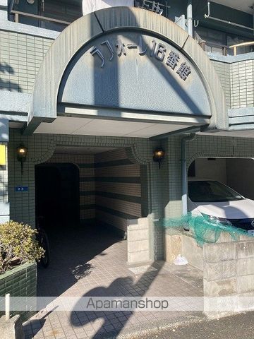 ラフォーレ16番館の玄関写真