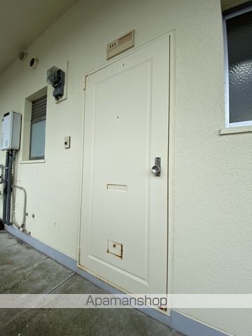 第1年見マンションの玄関写真