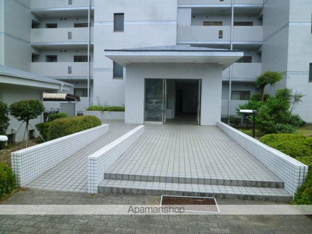 内藤マンションA棟の玄関写真