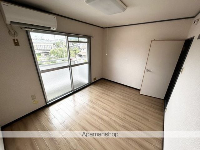 コーポ中山C棟の内装写真