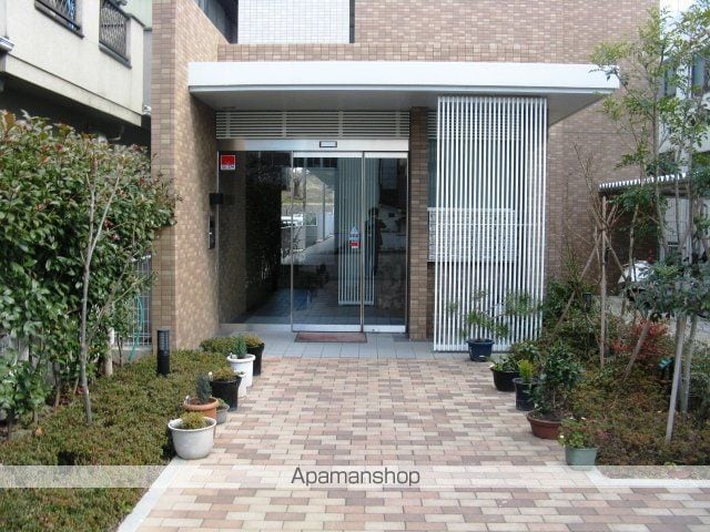 ライズアップ西尾の玄関写真