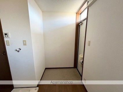 コーポ平方湖岸[2K/33m2]の玄関