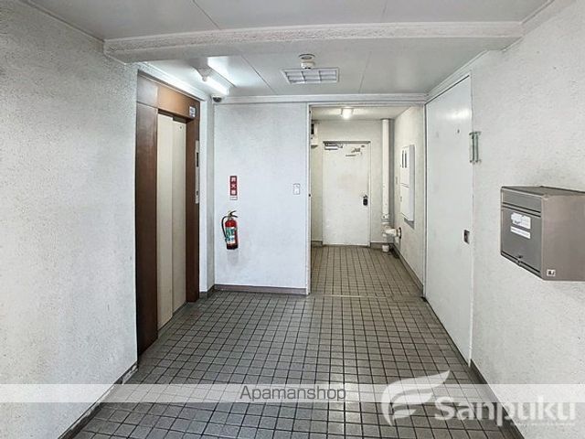山本屋ビルの玄関写真