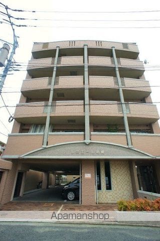 ルミエール箱崎の玄関写真