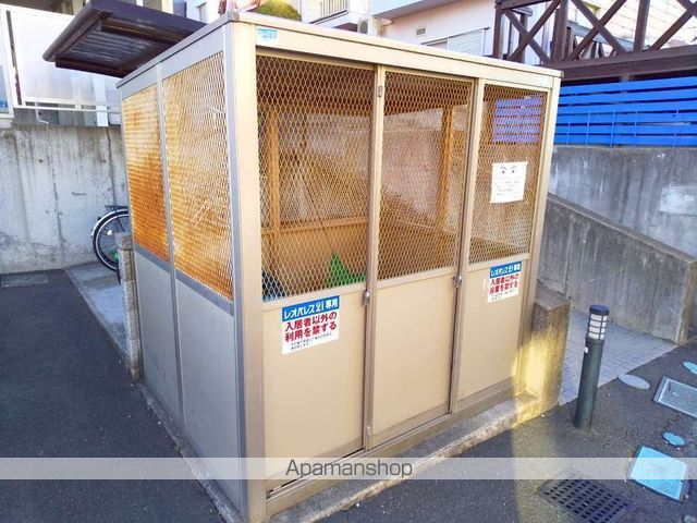 レオパレスプレーヌIIIの玄関写真