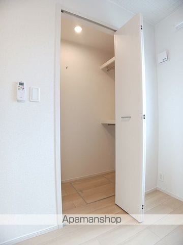 ヴィラ シャングリラ高田 Bの内装写真