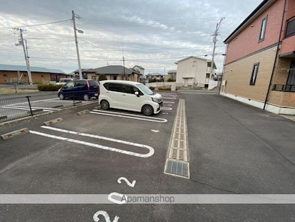 グレイスフルＢ[2DK/56.99m2]の駐車場