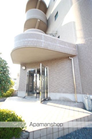 ニューメゾン森安の玄関写真