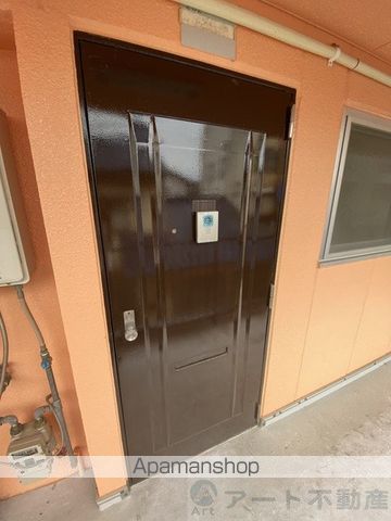ラブレ小坂の玄関写真