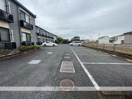 レオパレスアルシュ[1K/23.61m2]の駐車場2