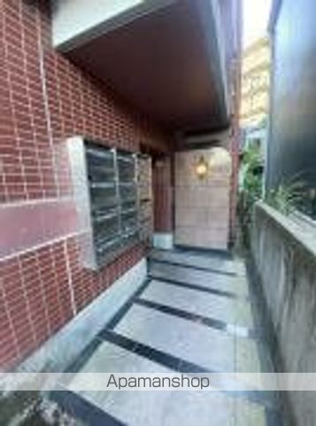 カレッジヒルコートの玄関写真