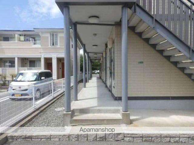 山陰本線 綾羅木駅 徒歩16分 2階建 築17年の玄関写真
