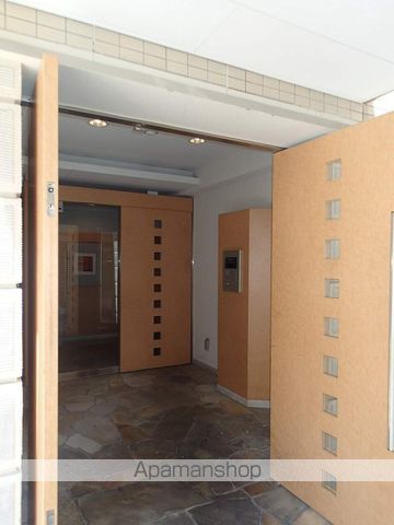 メゾン・ド・成屋大阪の玄関写真