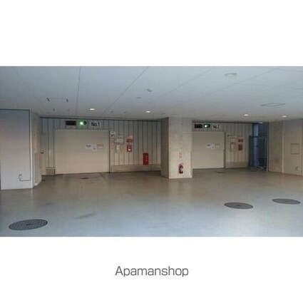 プラウドフラット鶴見Ⅰ[2LDK/58.46m2]の駐車場1