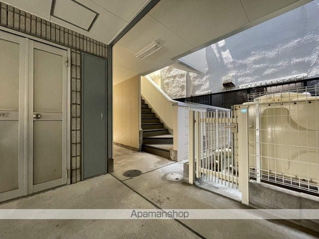 しろくまマンションの玄関写真
