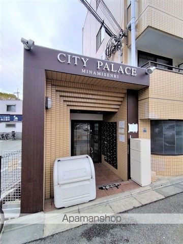 シティパレス南千里の玄関写真