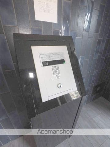 プレサンス谷町九丁目駅前の玄関写真