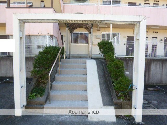 レイクヒルズの玄関写真