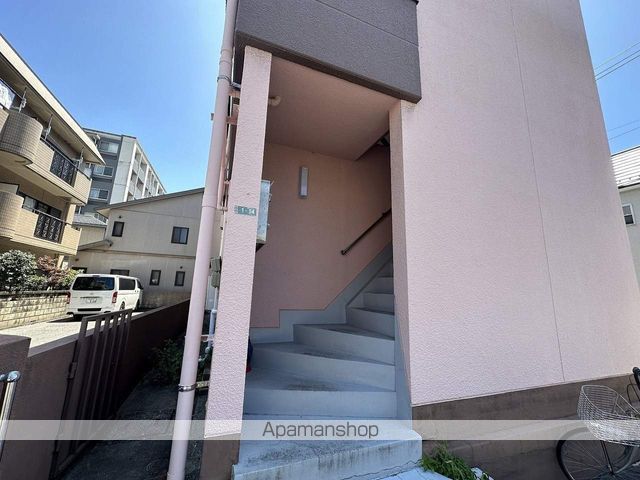 下山ビルの玄関写真