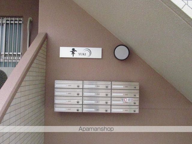 本巣郡北方町 3階建 築16年の玄関写真