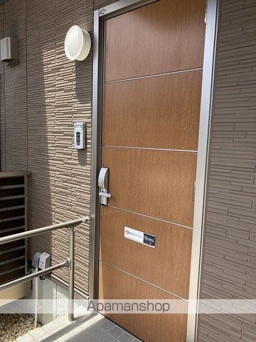プレミアス松波の玄関写真